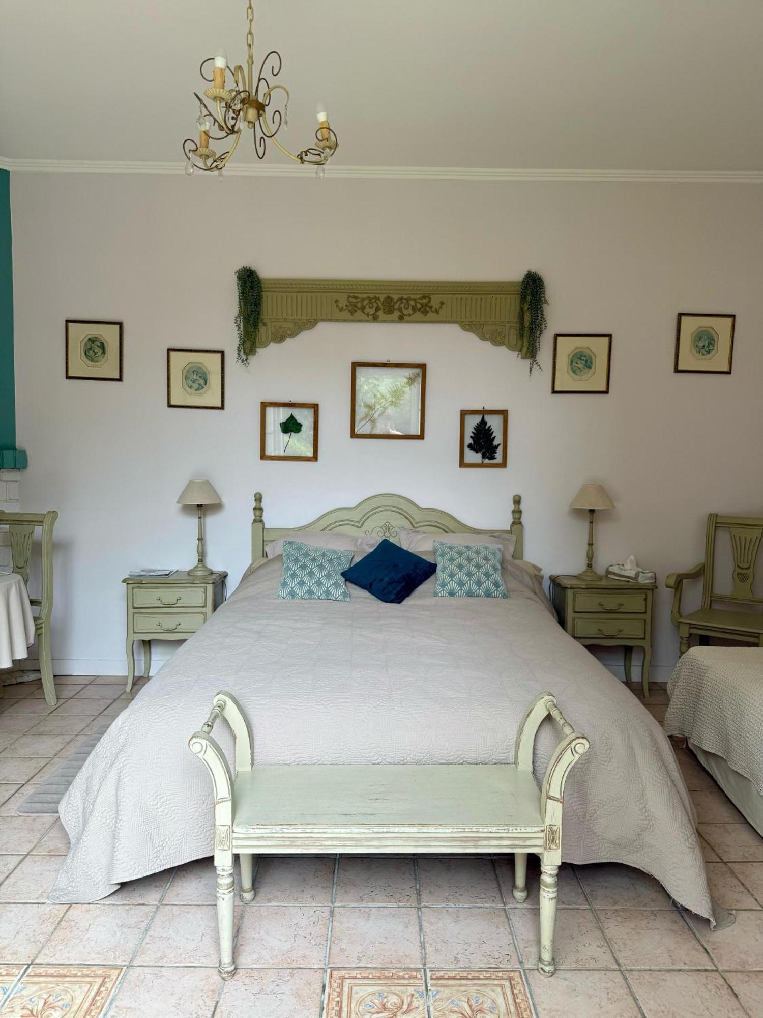 Le Domaine Des Pres Du Hom Bed & Breakfast Bézu-Saint-Éloi Екстериор снимка